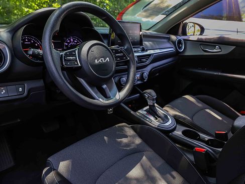 Certified 2024 Kia Forte LXS w/ LXS Technology Package FWD image 7