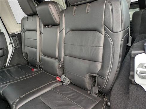 Used 2018 Jeep Wrangler Unlimited Sahara image 17