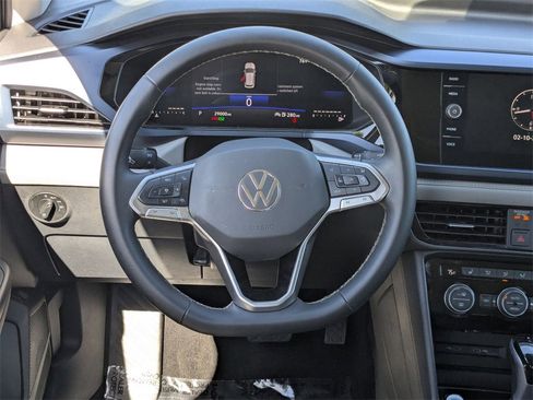 Used 2024 Volkswagen Taos SE image 24