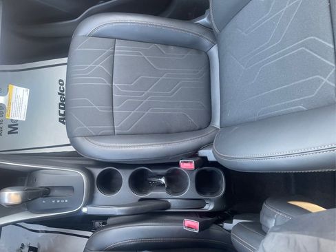 Used 2022 Chevrolet Trax LT w/ LT Convenience Package image 12