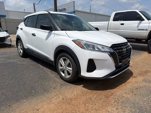Used 2023 Nissan Kicks S w/ Interior Electronics Package FWD image 3
