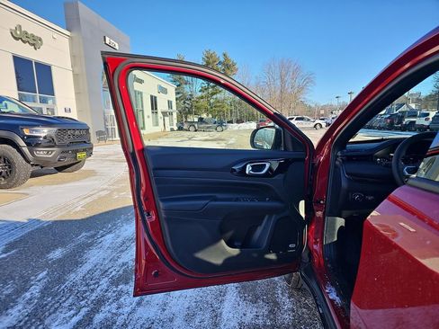 New 2026 Jeep Compass Latitude w/ Sun and Sound Group AWD/4WD image 11
