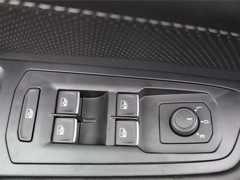 New 2026 Volkswagen Atlas SE image 11