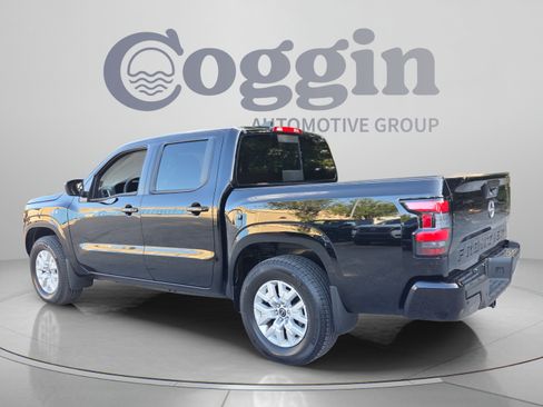 Used 2024 Nissan Frontier SV w/ SV Convenience Package RWD image 3