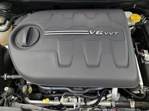 Used 2018 Jeep Cherokee Latitude w/ Altitude Package image 30