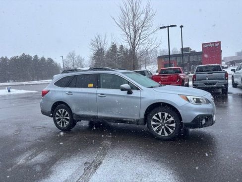 Used 2017 Subaru Outback 2.5i Limited image 5