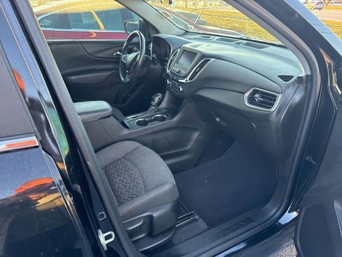 Used 2022 Chevrolet Equinox LT w/ Driver Convenience Package image 30