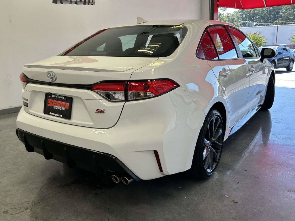 Used 2026 Toyota Corolla SE FWD image 3