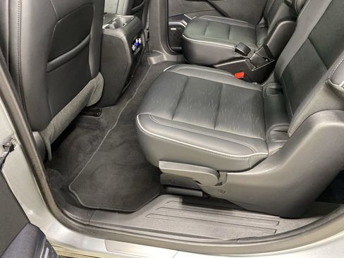 Used 2025 Buick Enclave Sport Touring AWD/4WD image 30