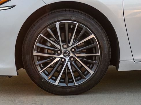 Certified 2023 Lexus ES 250 w/ Premium Package image 9