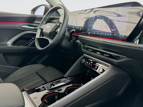 Used 2025 Audi Q5 Premium Plus w/ Premium Plus image 30