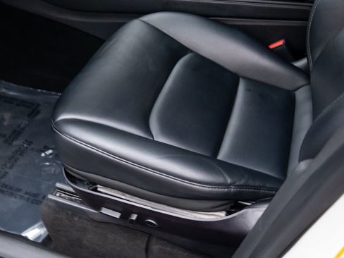 Used 2022 Tesla Model Y Long Range image 14