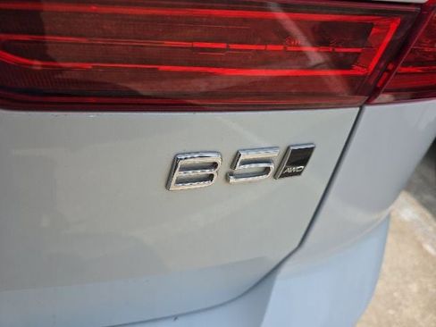 Used 2022 Volvo XC60 B5 Momentum AWD/4WD image 14