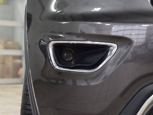 Used 2017 Jeep Grand Cherokee Limited image 14