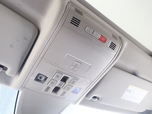 Used 2023 Volkswagen Tiguan SE w/ Panoramic Sunroof Package FWD image 27