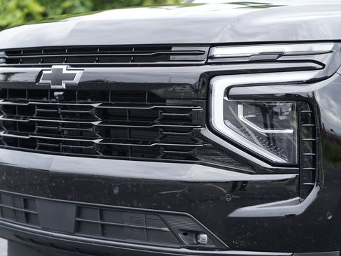 Used 2025 Chevrolet Suburban RST AWD/4WD image 21