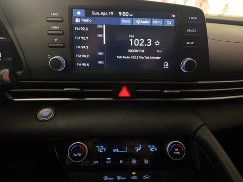 Used 2022 Hyundai Elantra SEL FWD image 24