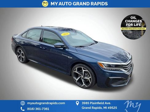 Used 2021 Volkswagen Passat 2.0T R-Line image 1