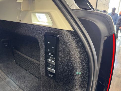 Used 2025 Land Rover Range Rover Long Wheelbase Autobiography image 21