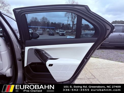 Used 2023 BMW 740i image 14