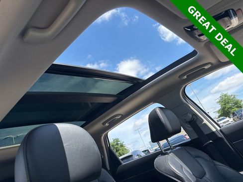 Used 2022 Kia Sorento S w/ Panoramic Sunroof Package FWD image 15