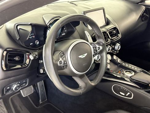 Used 2022 Aston Martin V8 Vantage Coupe image 16