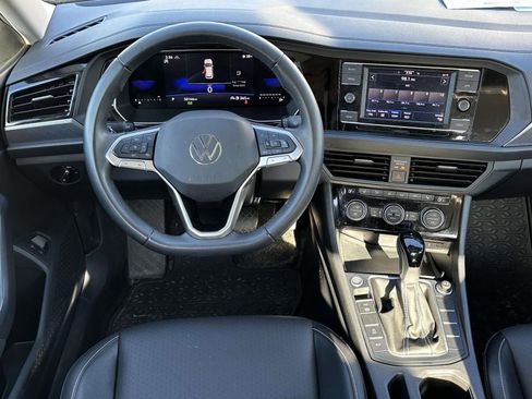 Used 2024 Volkswagen Jetta SE w/ Panoramic Sunroof Package image 8