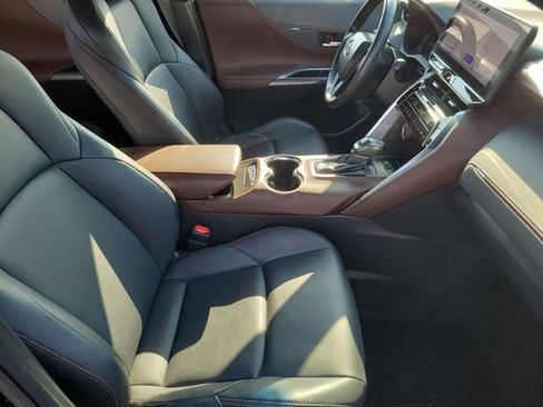 Used 2023 Toyota Venza XLE AWD/4WD image 26