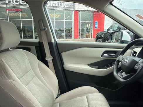 Used 2025 Nissan Rogue SV FWD image 10