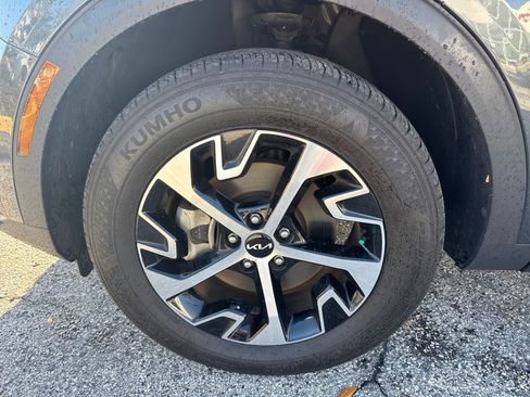 Used 2024 Kia Sportage EX image 11