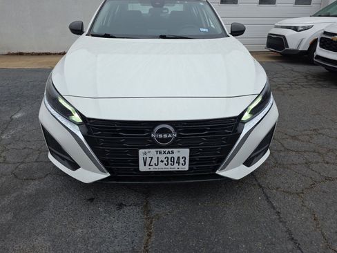 Used 2025 Nissan Altima 2.5 SV image 2