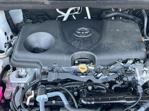 Used 2025 Toyota Sienna LE image 27