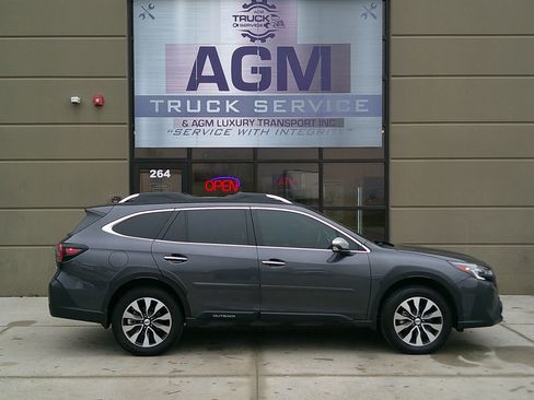 Used 2024 Subaru Outback Touring AWD/4WD image 7