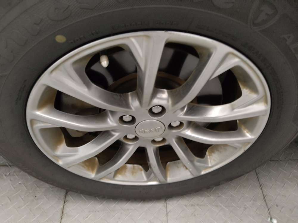 Used 2019 Jeep Cherokee Latitude Plus FWD image 31