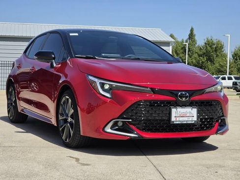 Used 2026 Toyota Corolla XSE FWD image 2