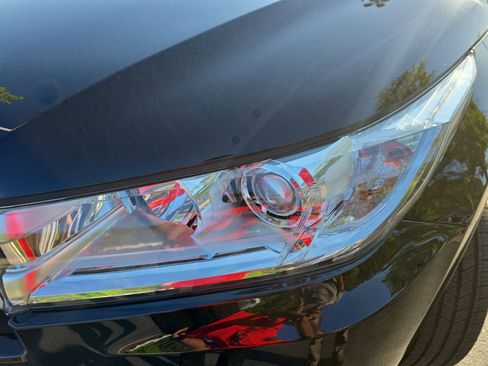 Used 2017 Toyota Highlander Plus AWD/4WD image 30