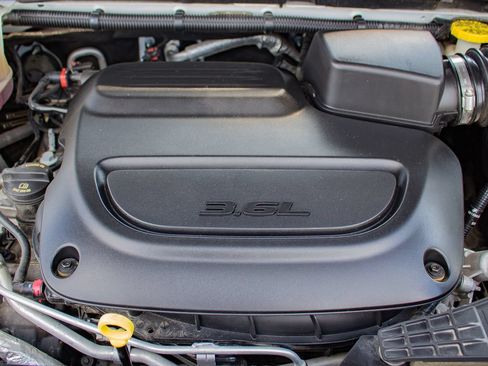 Used 2020 Chrysler Pacifica Touring-L Plus w/ S Appearance Package FWD image 42