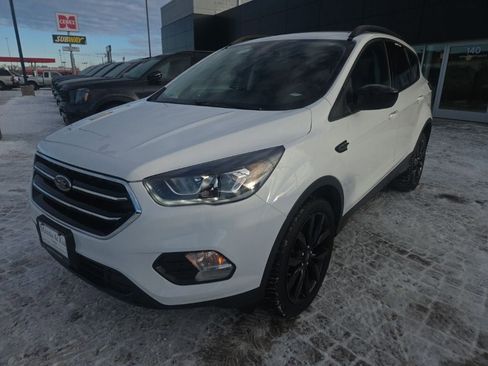 Used 2018 Ford Escape SE w/ Ford Safe & Smart Package image 1