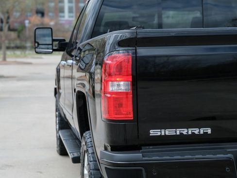 Used 2019 GMC Sierra 2500 Denali w/ Duramax Plus Package image 22