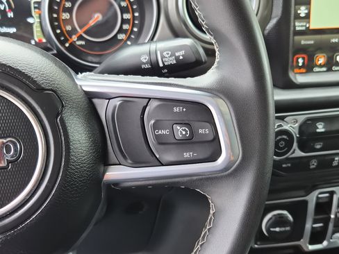 Used 2023 Jeep Gladiator Overland image 25