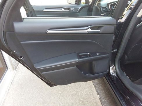 Used 2017 Ford Fusion Titanium image 29