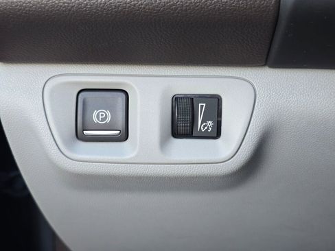 Used 2017 GMC Acadia SLT AWD/4WD image 28