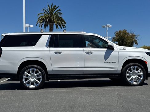 Used 2023 Chevrolet Suburban High Country w/ LPO, Illumination Package AWD/4WD image 3