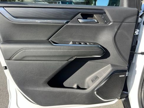 Used 2024 GMC Acadia Elevation FWD image 19