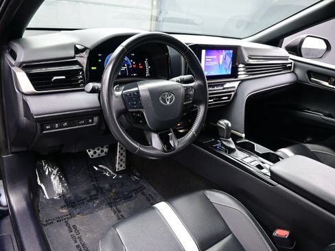 Used 2025 Toyota Camry SE FWD image 13
