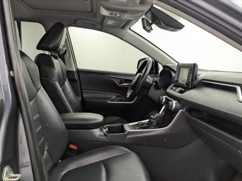 Used 2022 Toyota RAV4 XLE Premium AWD/4WD image 19