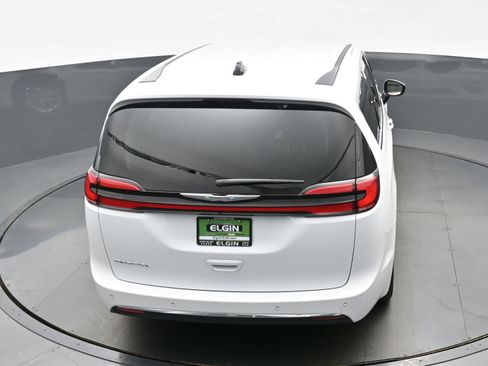 Used 2024 Chrysler Pacifica Touring-L FWD image 36