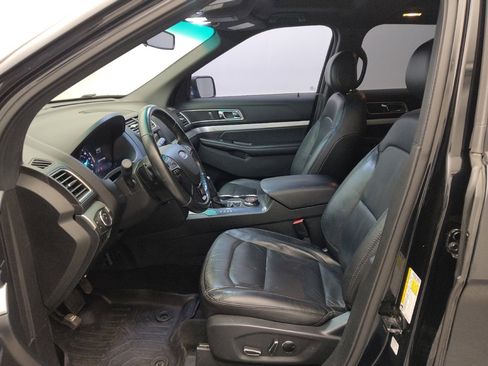 Used 2016 Ford Explorer XLT w/ Equipment Group 202A AWD/4WD image 17