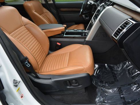 Used 2018 Land Rover Discovery HSE AWD/4WD image 22