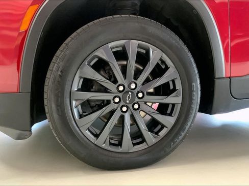 Used 2023 Chevrolet Traverse RS image 8